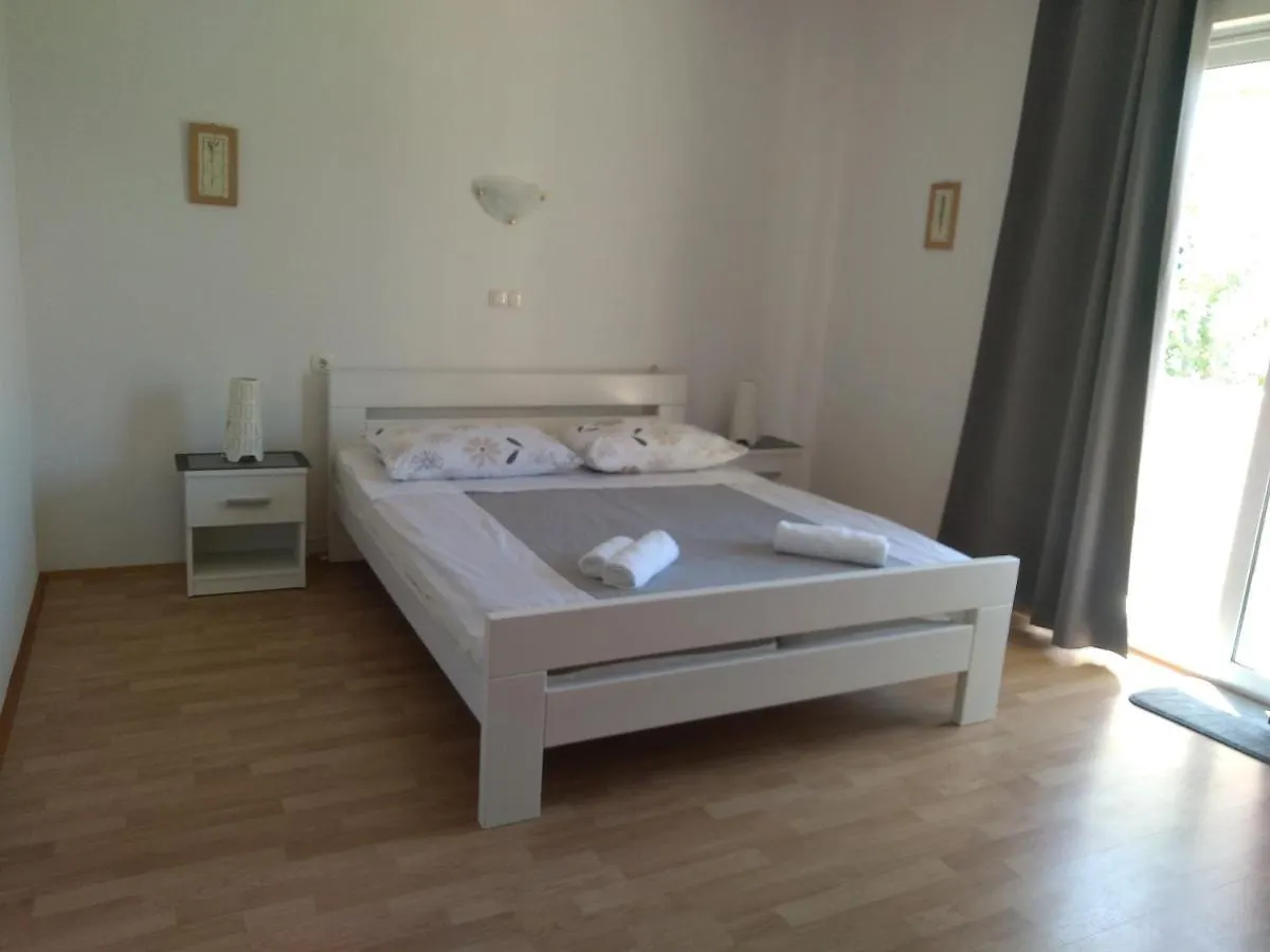 Apartments Kampor Damira Rab Town 0*,